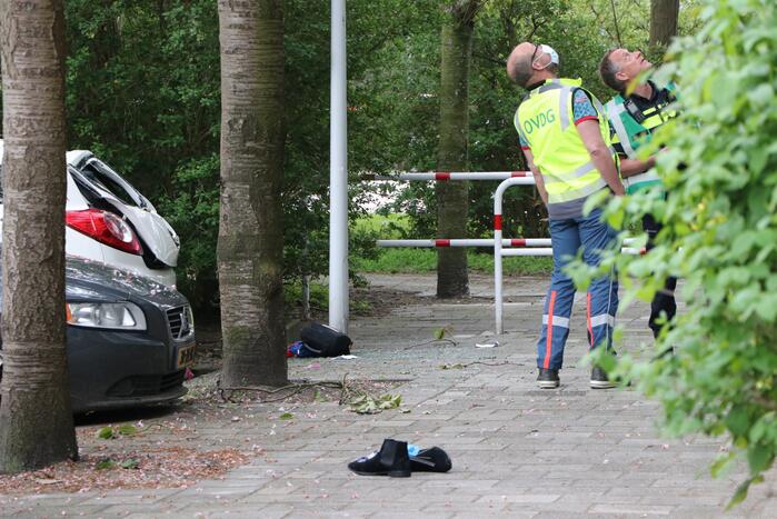 Persoon ernstig gewond na val van flat
