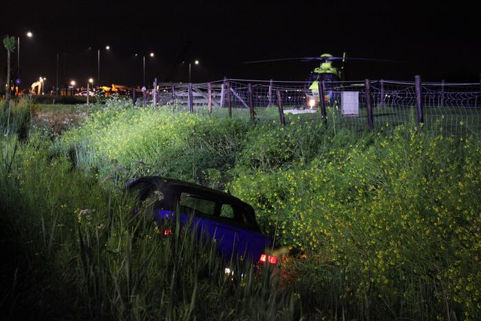 Auto te water, meerdere gewonden