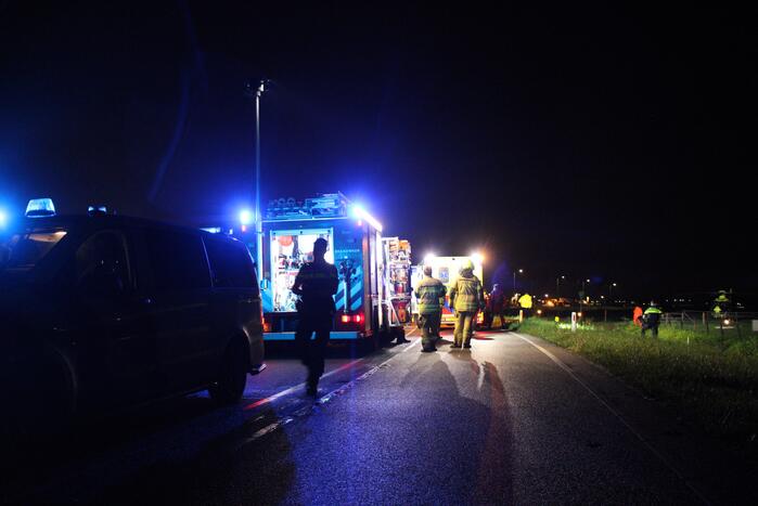 Auto te water, meerdere gewonden