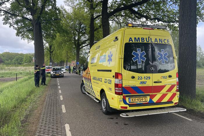Motorrijder belandt in sloot en raakt gewond