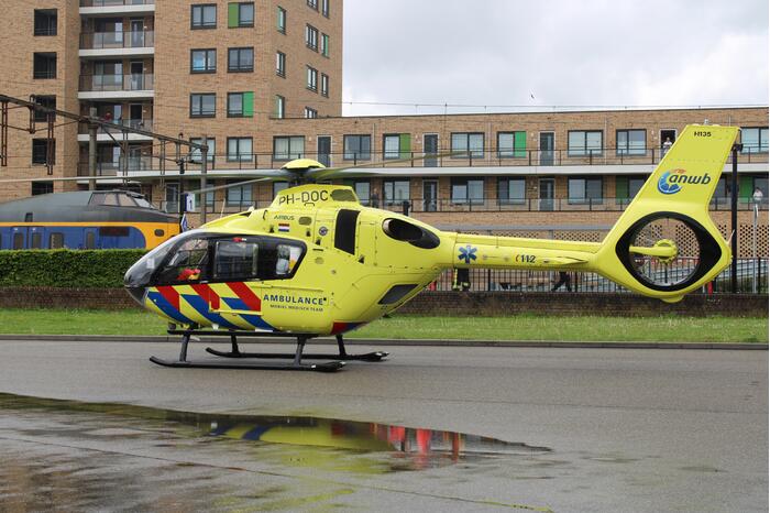 Persoon zwaargewond bij aanrijding op station