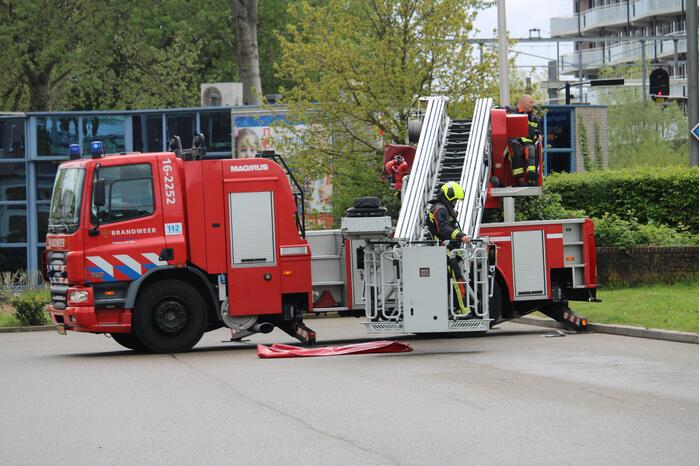 Persoon zwaargewond bij aanrijding op station