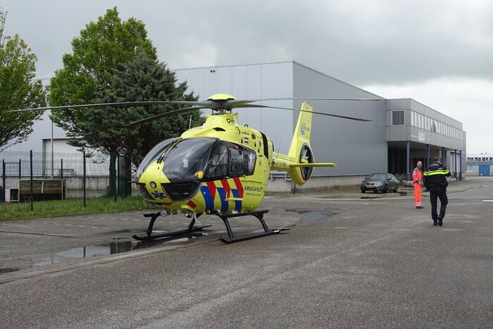 Persoon zwaargewond op volkstuinencomplex