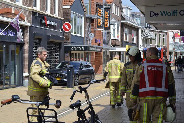 Brandweer verricht metingen na gaslucht