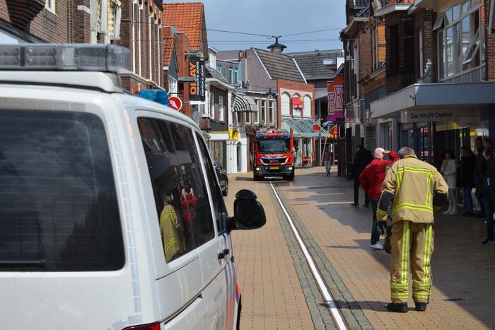 Brandweer verricht metingen na gaslucht