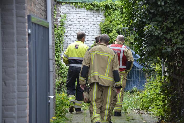 Brandweer verricht metingen na gaslucht