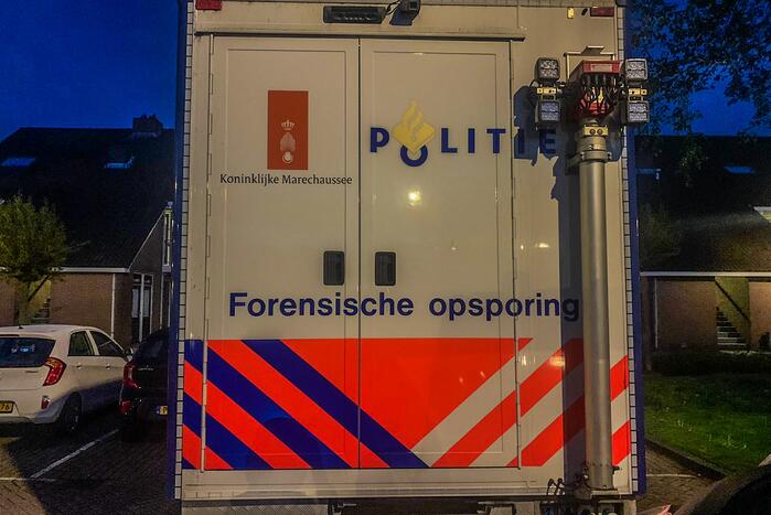 Dode en zwaargewonde aangetroffen in woning