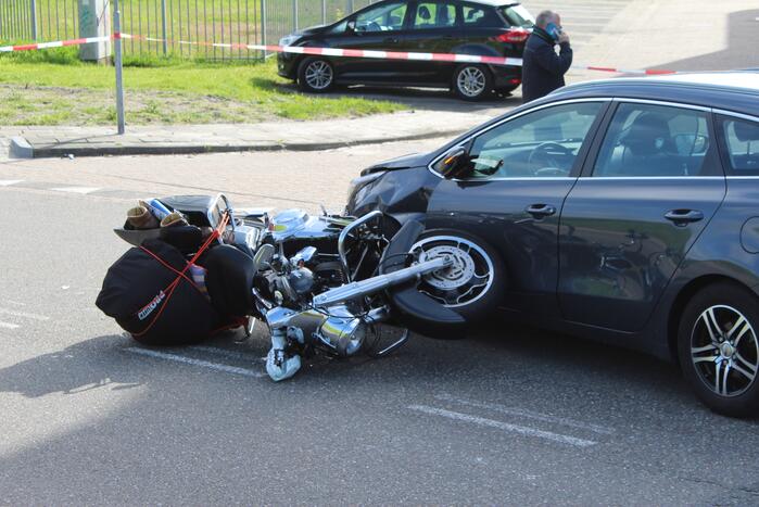 Ernstig ongeval tussen auto en motor