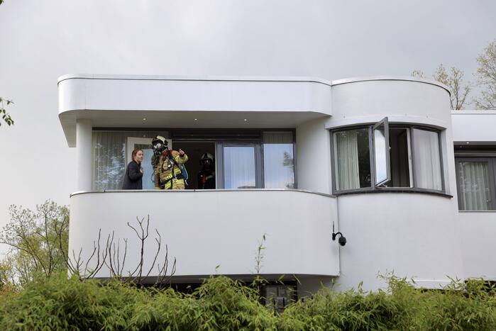 Accu vliegt in brand in garage