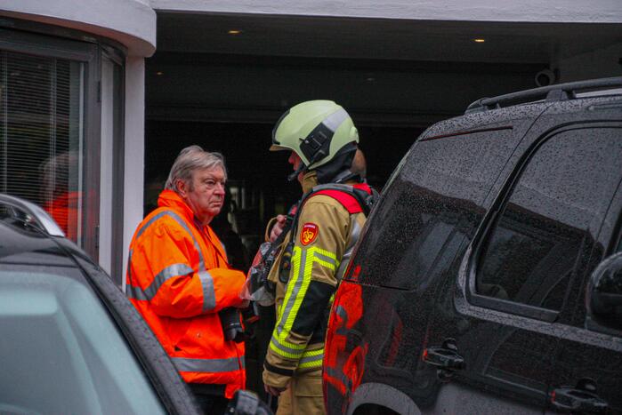 Accu vliegt in brand in garage