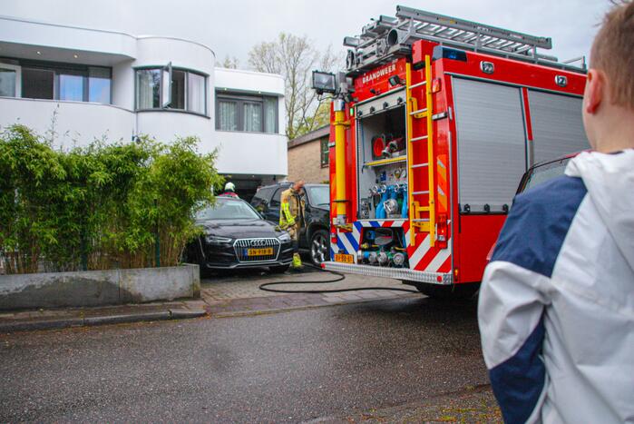 Accu vliegt in brand in garage