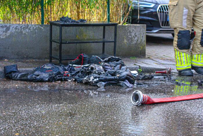 Accu vliegt in brand in garage