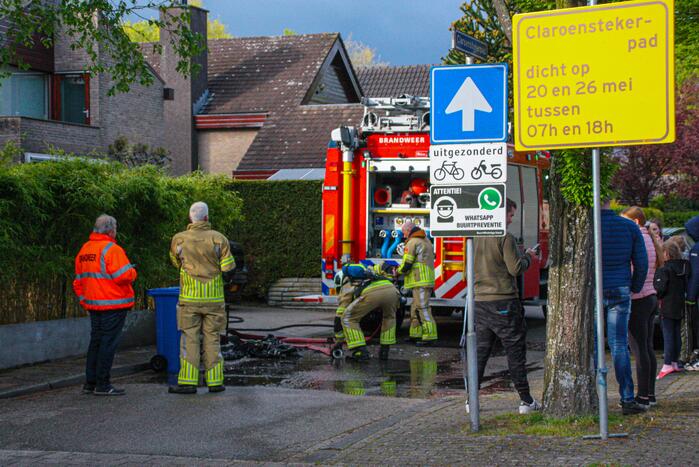 Accu vliegt in brand in garage