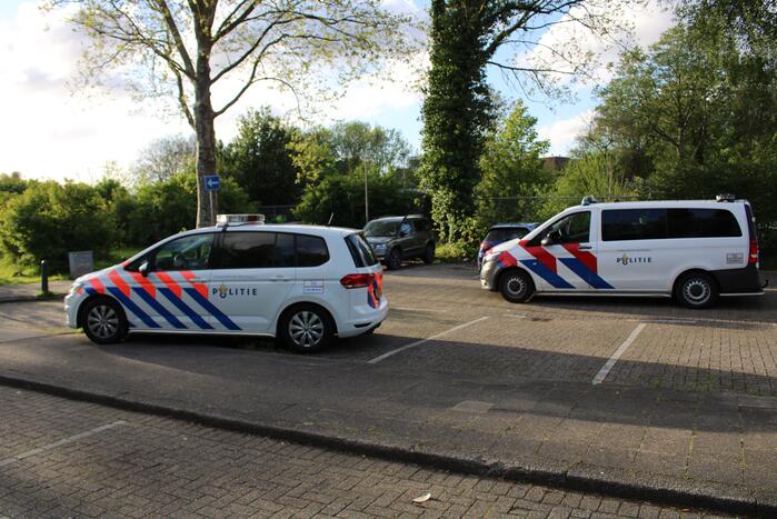 Vrouw van tas beroofd op parkeerplaats