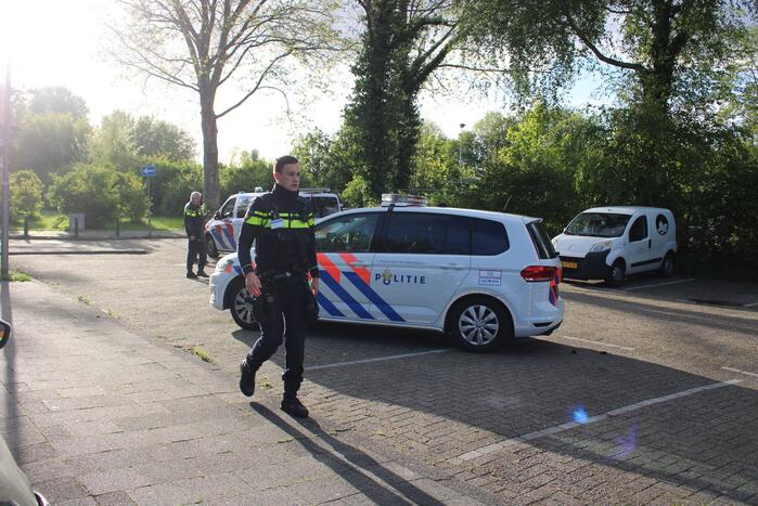 Vrouw van tas beroofd op parkeerplaats