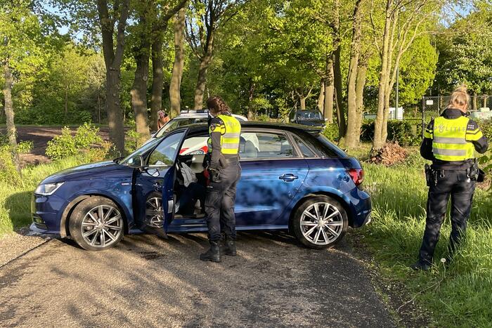 Persoon onder invloed rijdt tegen boom