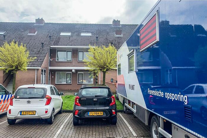 Onderzoek naar overleden vrouw (28) in woning