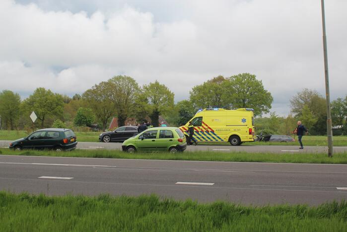 Auto belandt in sloot na aanrijding met vrachtwagen