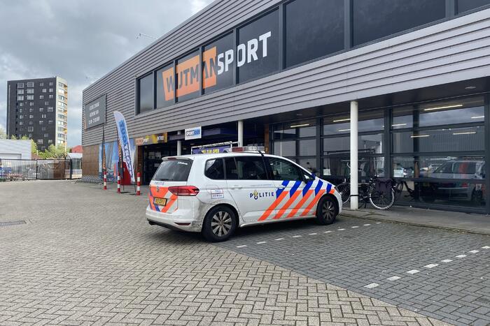 Politie opzoek naar man na winkeldiefstal