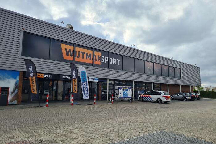 Politie opzoek naar man na winkeldiefstal