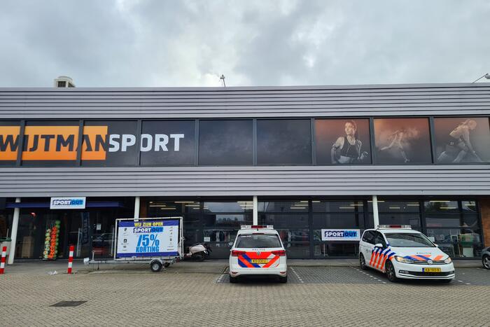 Politie opzoek naar man na winkeldiefstal