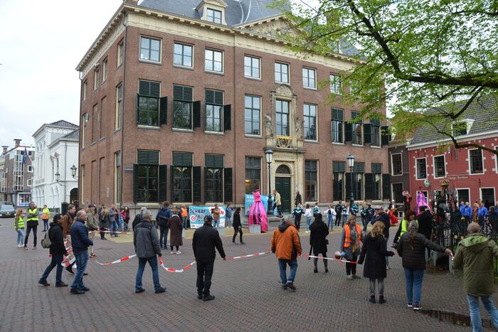 Actie en aanbieden petitie voor toekomst Zalen Schaaf