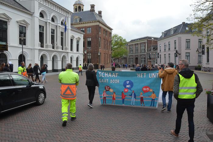 Actie en aanbieden petitie voor toekomst Zalen Schaaf