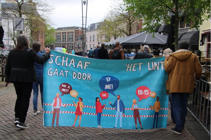 Actie en aanbieden petitie voor toekomst Zalen Schaaf