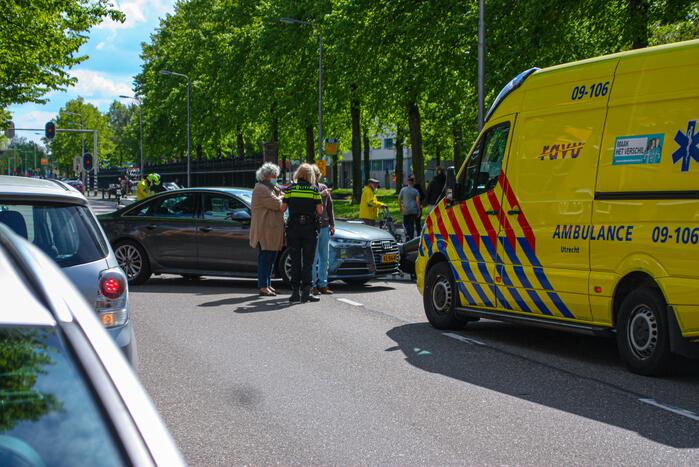 Motorrijder gewond door botsing tegen personenauto