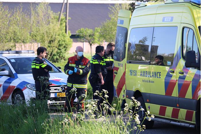 Wielrenner belandt in sloot na aanrijding