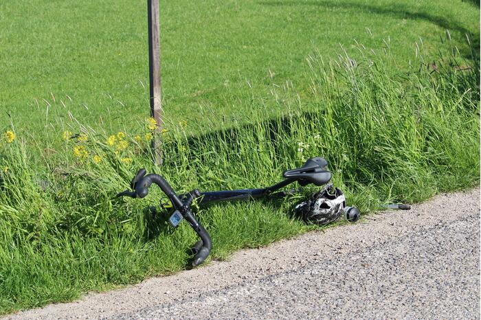 Wielrenner belandt in sloot na aanrijding