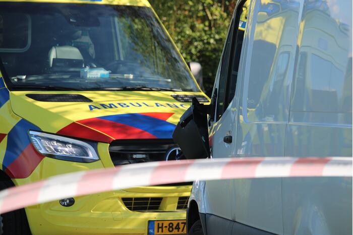Wielrenner belandt in sloot na aanrijding