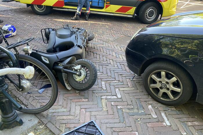 Scooterrijder onder invloed van alcohol botst op auto
