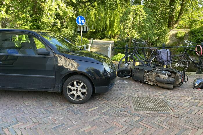 Scooterrijder onder invloed van alcohol botst op auto