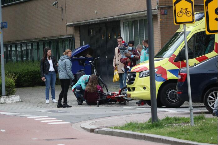 Auto botst op bromfiets