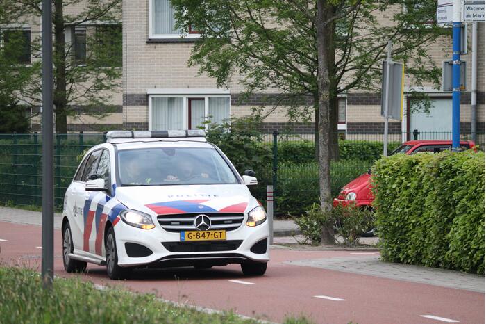 Auto botst op bromfiets