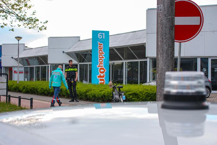 Scooterrijder onderuit op fietspad
