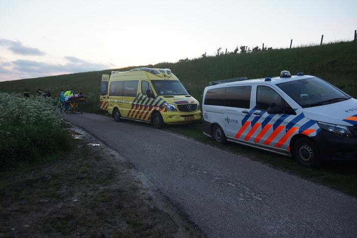 Motorrijder gewond na val op dijk