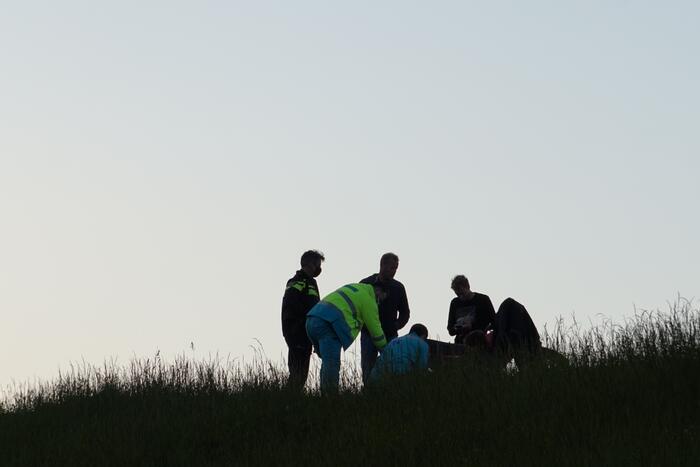 Motorrijder gewond na val op dijk