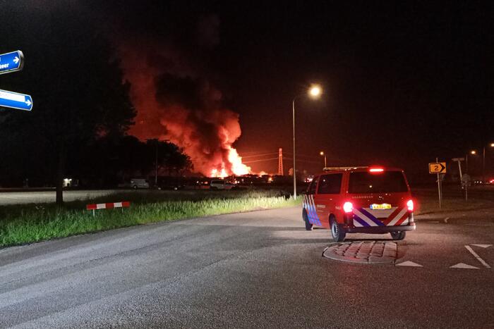 Twee schuren met fruitkisten verwoest door brand