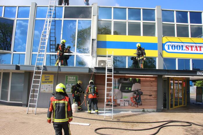 Brand in spouwmuur bij dakwerkzaamheden Toolstation