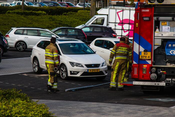 Benzinetank van auto lekgereden