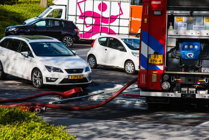 Benzinetank van auto lekgereden