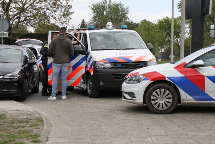 Man uit woning gehaald en aangehouden