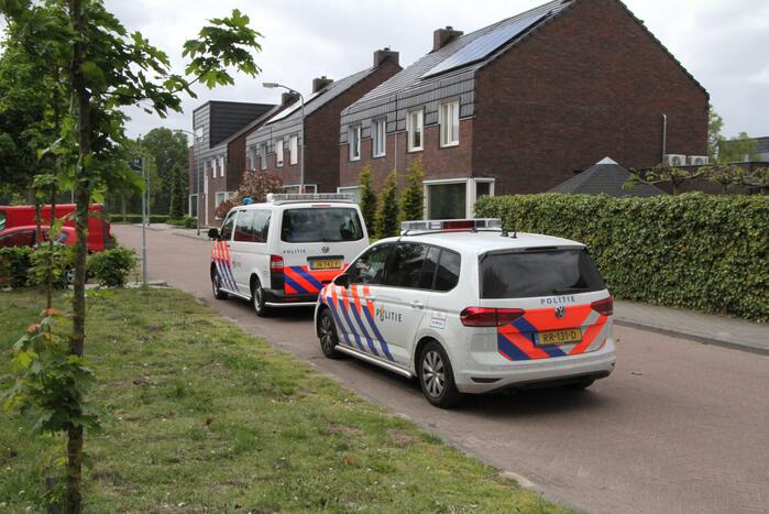 Man uit woning gehaald en aangehouden