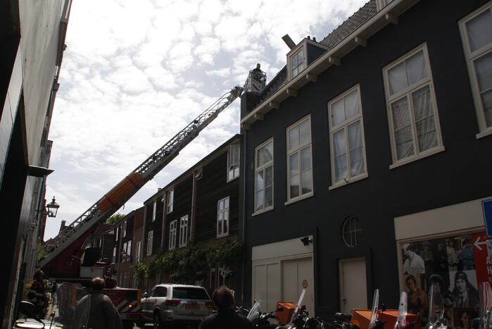 Dakbedekking waait los van pand