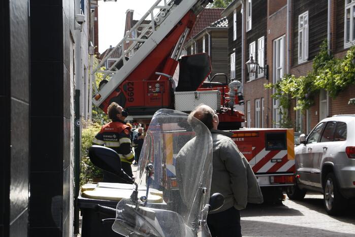 Dakbedekking waait los van pand