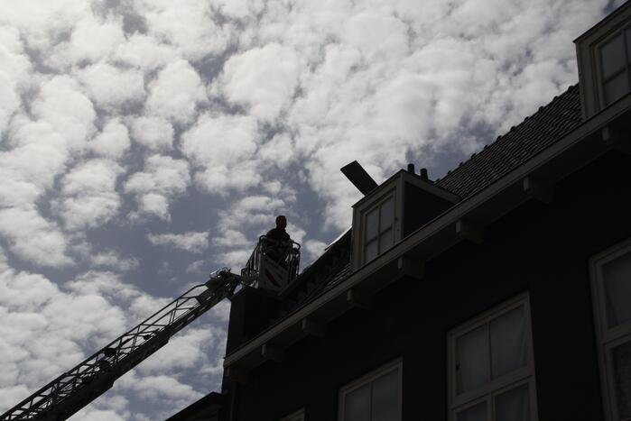 Dakbedekking waait los van pand