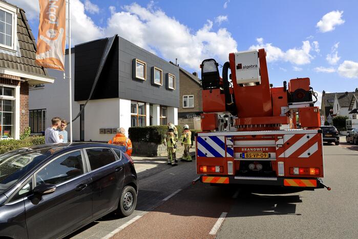 Dakrand komt los door harde wind