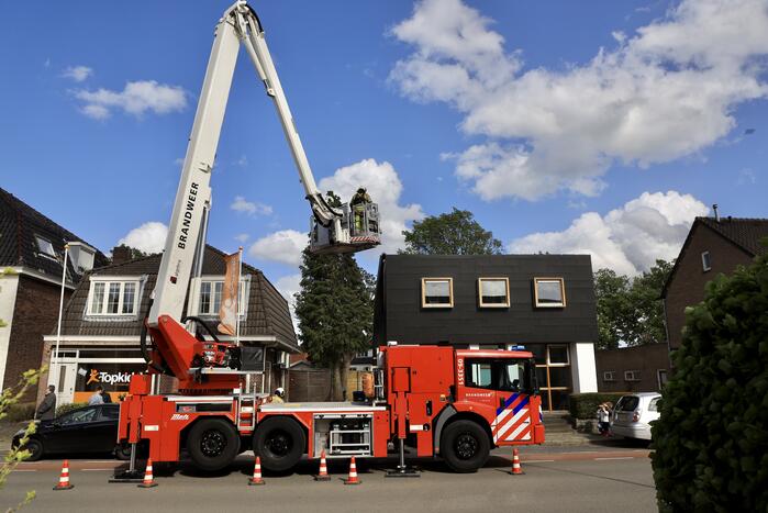 Dakrand komt los door harde wind